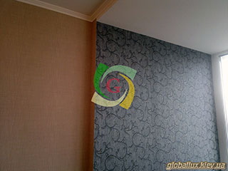 Поклейка шпалер на стіни